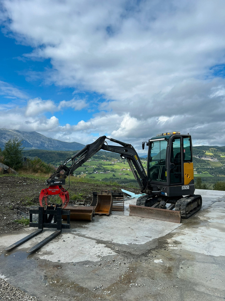 Volvo ECR25D - Máy xúc: hình 1 Volvo ECR25D - Máy xúc: hình 1