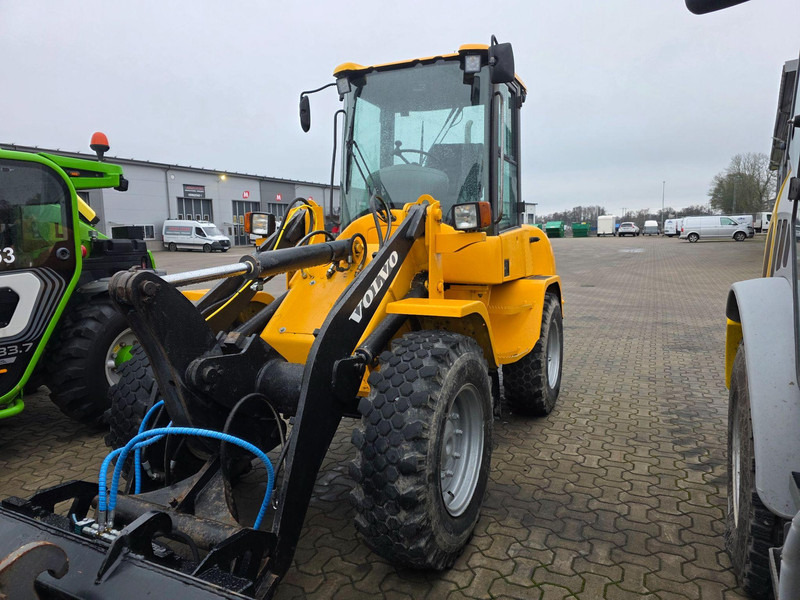 Volvo L30 - Máy xúc lật bánh lốp: hình 3 Volvo L30 - Máy xúc lật bánh lốp: hình 3