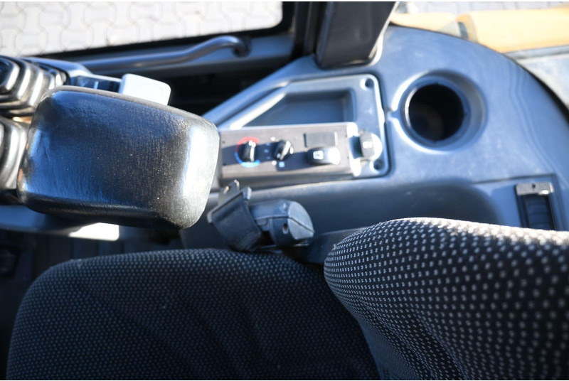 Máy xúc lật bánh lốp Volvo L30G: hình 11 Máy xúc lật bánh lốp Volvo L30G: hình 11