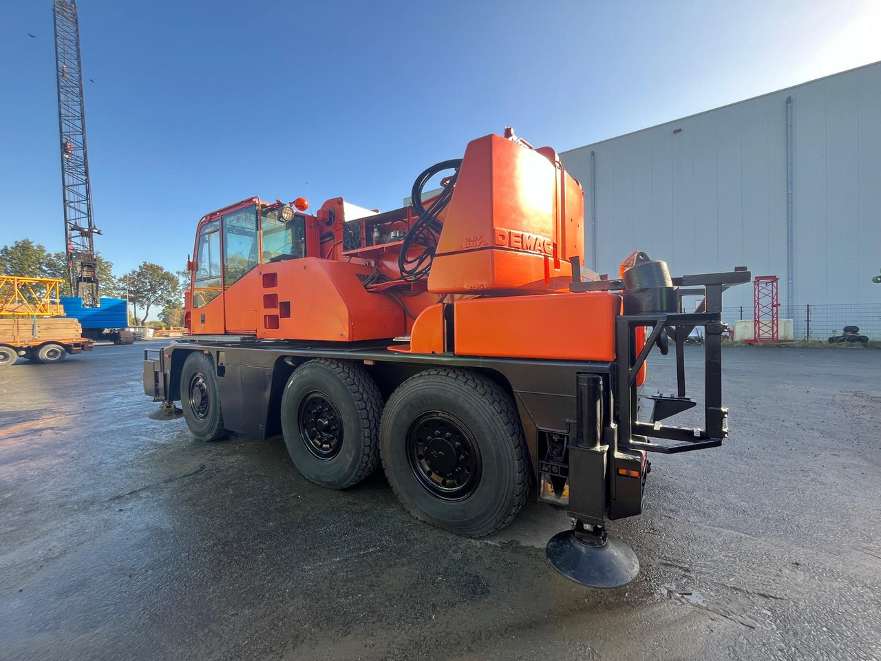 DEMAG AC40-1 - Cẩu bánh lốp: hình 1 DEMAG AC40-1 - Cẩu bánh lốp: hình 1