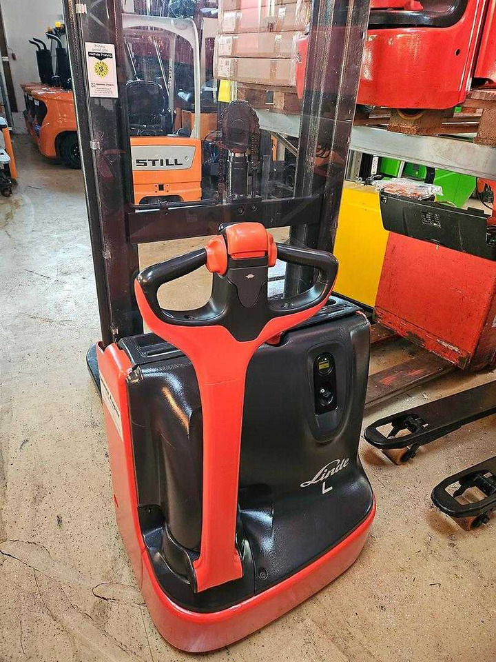 Linde L12 - Máy xếp chồng: hình 5 Linde L12 - Máy xếp chồng: hình 5