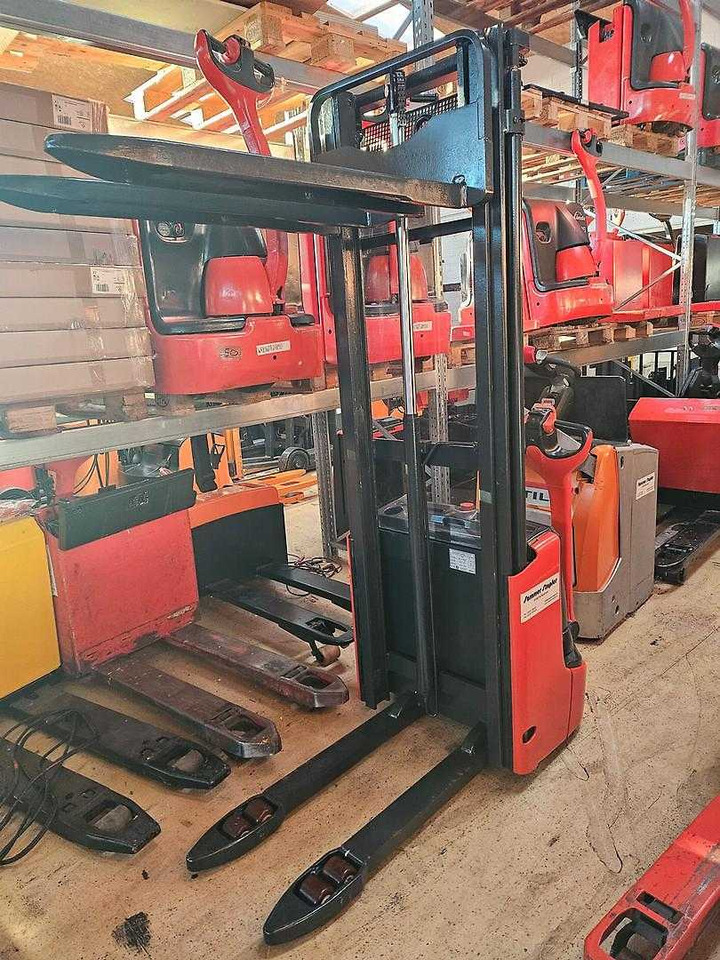 Linde L12 - Máy xếp chồng: hình 2 Linde L12 - Máy xếp chồng: hình 2