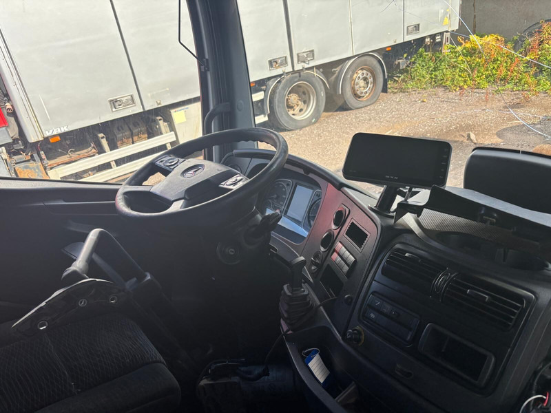 Mercedes-Benz Atego MP4 - Cabin và nội thất: hình 5 Mercedes-Benz Atego MP4 - Cabin và nội thất: hình 5