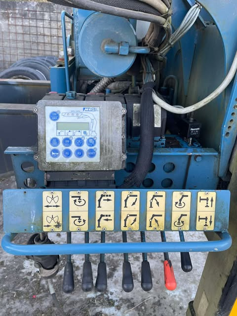 Xe ben, Xe cẩu tự hành mới MERCEDES-BENZ actros: hình 13