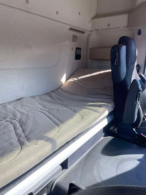 Xe đầu kéo mới mercedes-beenz actros: hình 8 Xe đầu kéo mới mercedes-beenz actros: hình 8