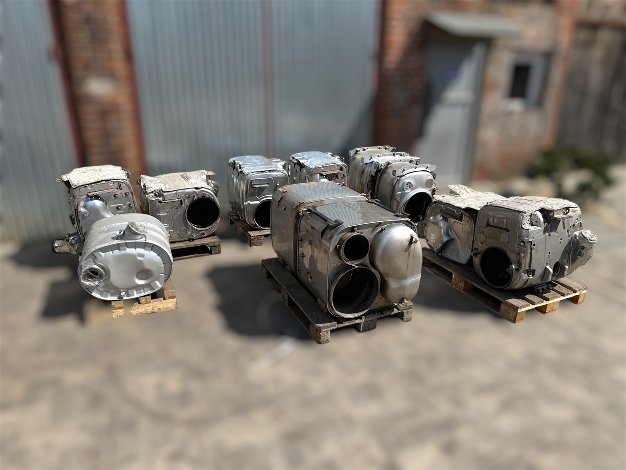 Catalyst exhaust SCR DPF DOC DAF MAN VOLVO SCANIA RENAULT XF 106 XG XG+ TGX TGS FH13 - Bộ chuyển đổi xúc tác: hình 1 Catalyst exhaust SCR DPF DOC DAF MAN VOLVO SCANIA RENAULT XF 106 XG XG+ TGX TGS FH13 - Bộ chuyển đổi xúc tác: hình 1