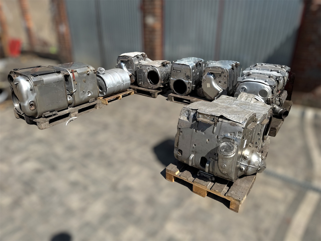 Catalyst exhaust SCR DPF DOC DAF MAN VOLVO SCANIA RENAULT XF 106 XG XG+ TGX TGS FH13 - Bộ chuyển đổi xúc tác: hình 2 Catalyst exhaust SCR DPF DOC DAF MAN VOLVO SCANIA RENAULT XF 106 XG XG+ TGX TGS FH13 - Bộ chuyển đổi xúc tác: hình 2