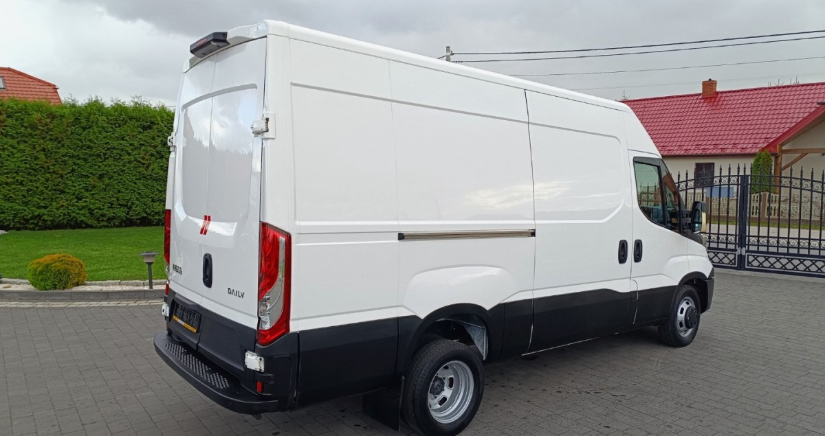 Iveco Daily 35C13 Blaszak L3H2 na bliźniakach VAT 23 - Xe van chở hàng: hình 4 Iveco Daily 35C13 Blaszak L3H2 na bliźniakach VAT 23 - Xe van chở hàng: hình 4