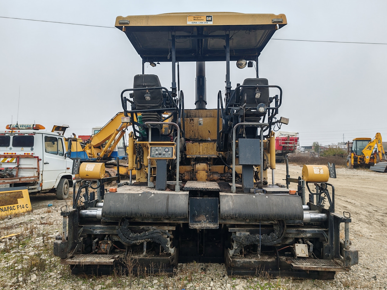 Caterpillar AP555E - Máy phun nhựa đường: hình 2 Caterpillar AP555E - Máy phun nhựa đường: hình 2