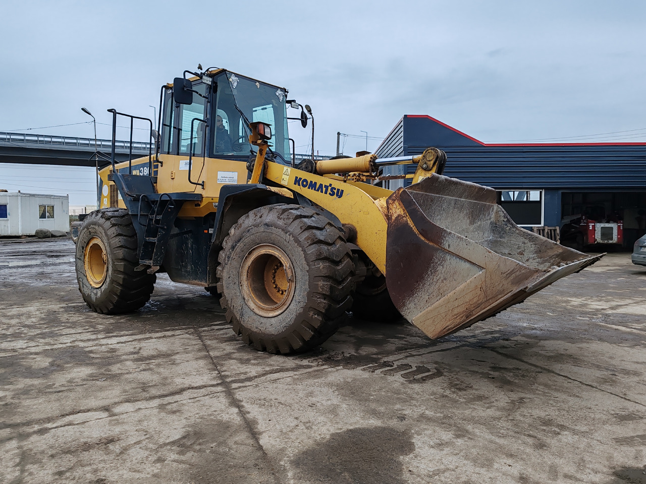 KOMATSU WA 380-S - Máy xúc lật bánh lốp: hình 2 KOMATSU WA 380-S - Máy xúc lật bánh lốp: hình 2