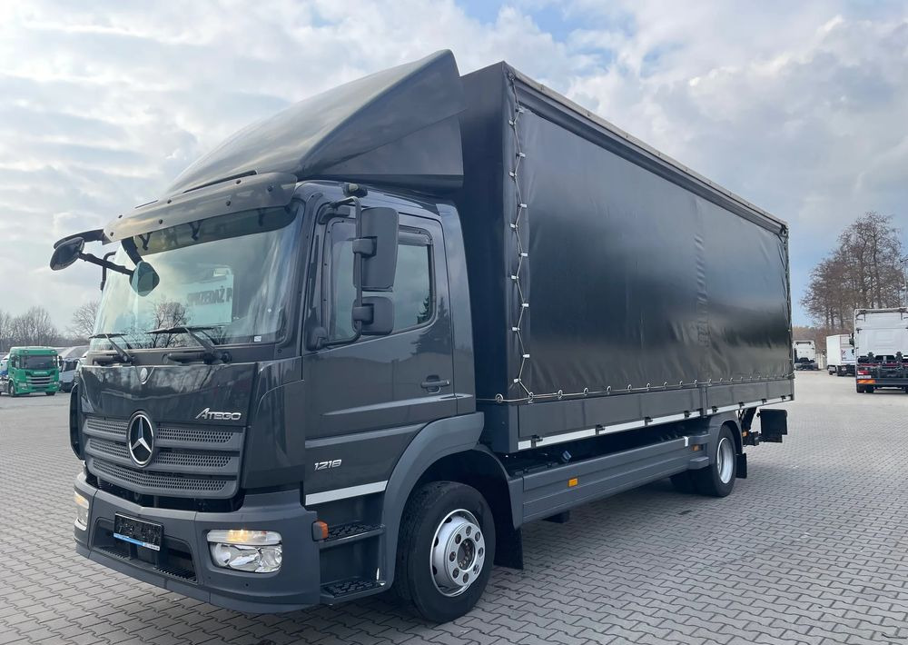 Mercedes-Benz 1218 - Xe tải thùng mui bạt: hình 1 Mercedes-Benz 1218 - Xe tải thùng mui bạt: hình 1