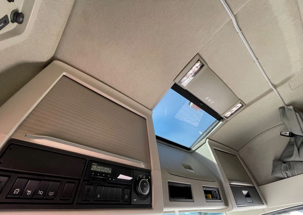 Xe đầu kéo Volvo FH 460: hình 16