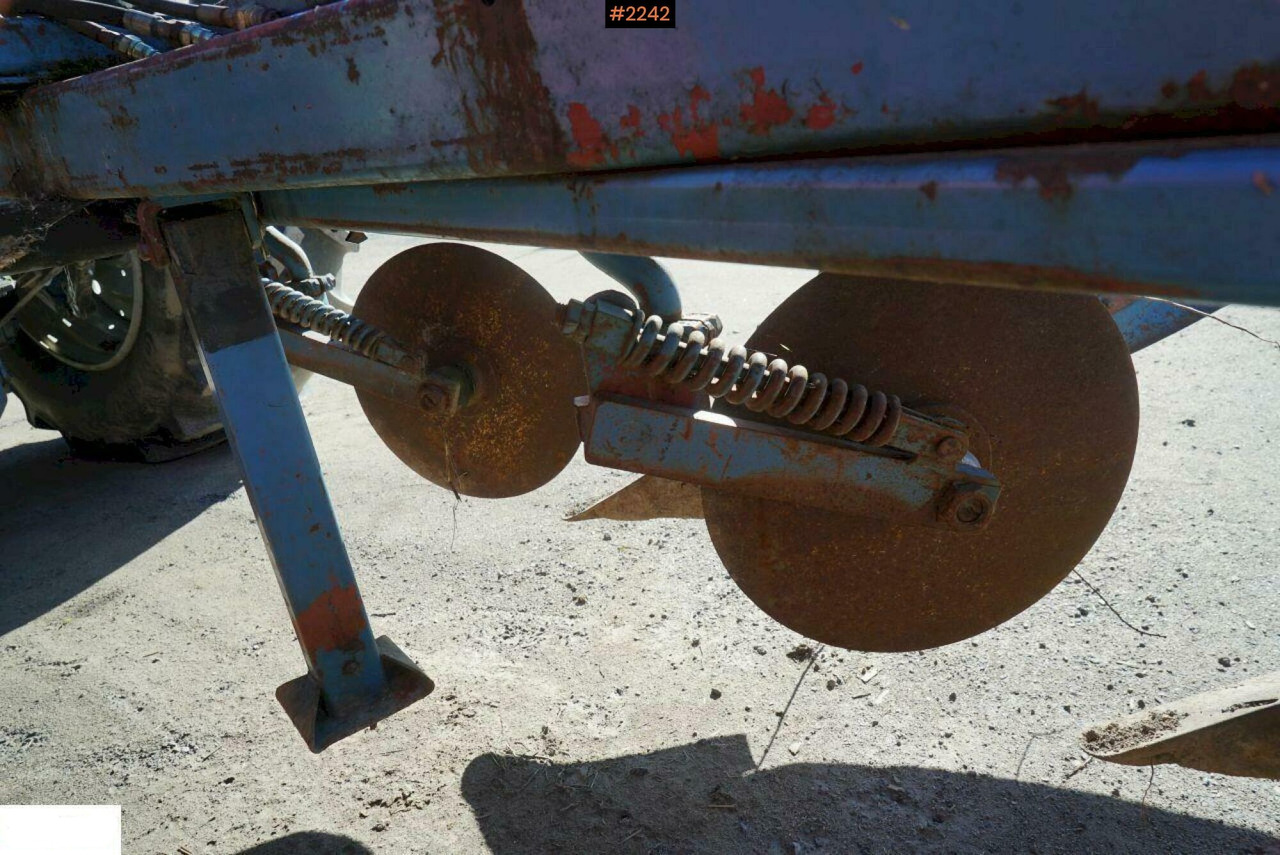 6-bladed plow Överum - Thiết bị xới đất: hình 5 6-bladed plow Överum - Thiết bị xới đất: hình 5
