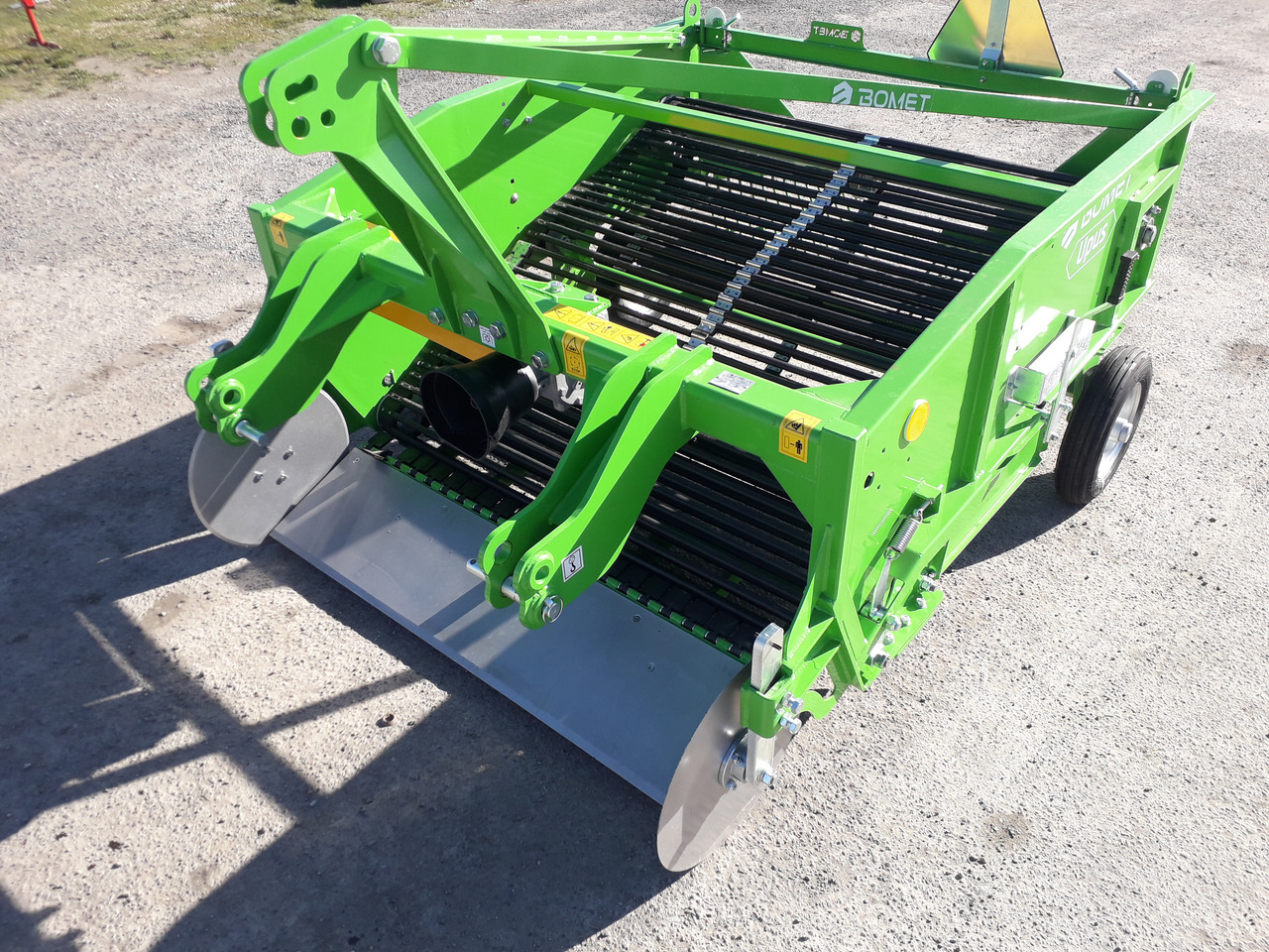 BOMET Arracheuse à Pommes de Terre 2 rangs UPUS - Máy thu hoạch khoai tây: hình 1 BOMET Arracheuse à Pommes de Terre 2 rangs UPUS - Máy thu hoạch khoai tây: hình 1