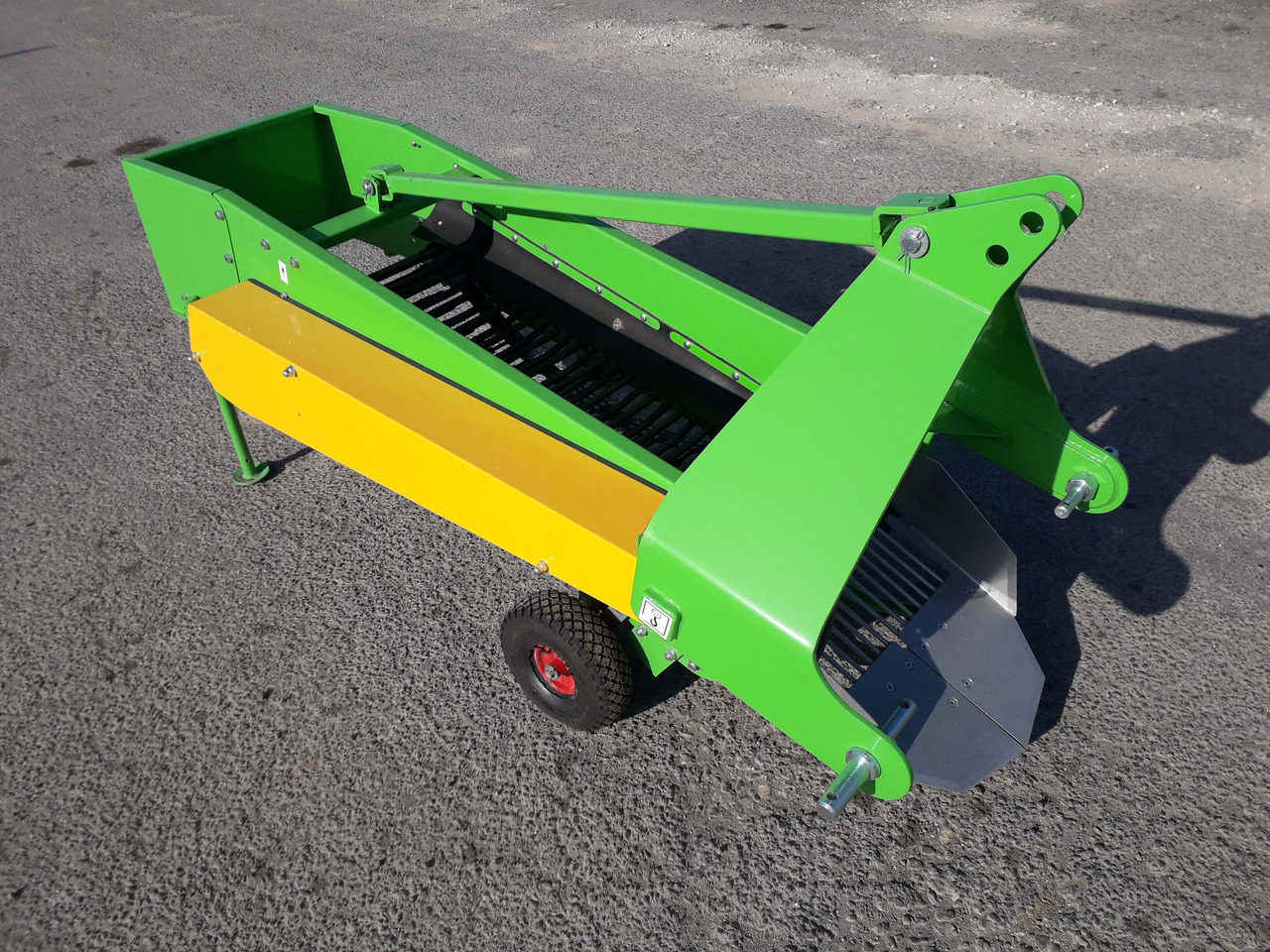 BOMET Arracheuse à Pommes de Terre UPUS - Máy thu hoạch khoai tây: hình 2 BOMET Arracheuse à Pommes de Terre UPUS - Máy thu hoạch khoai tây: hình 2