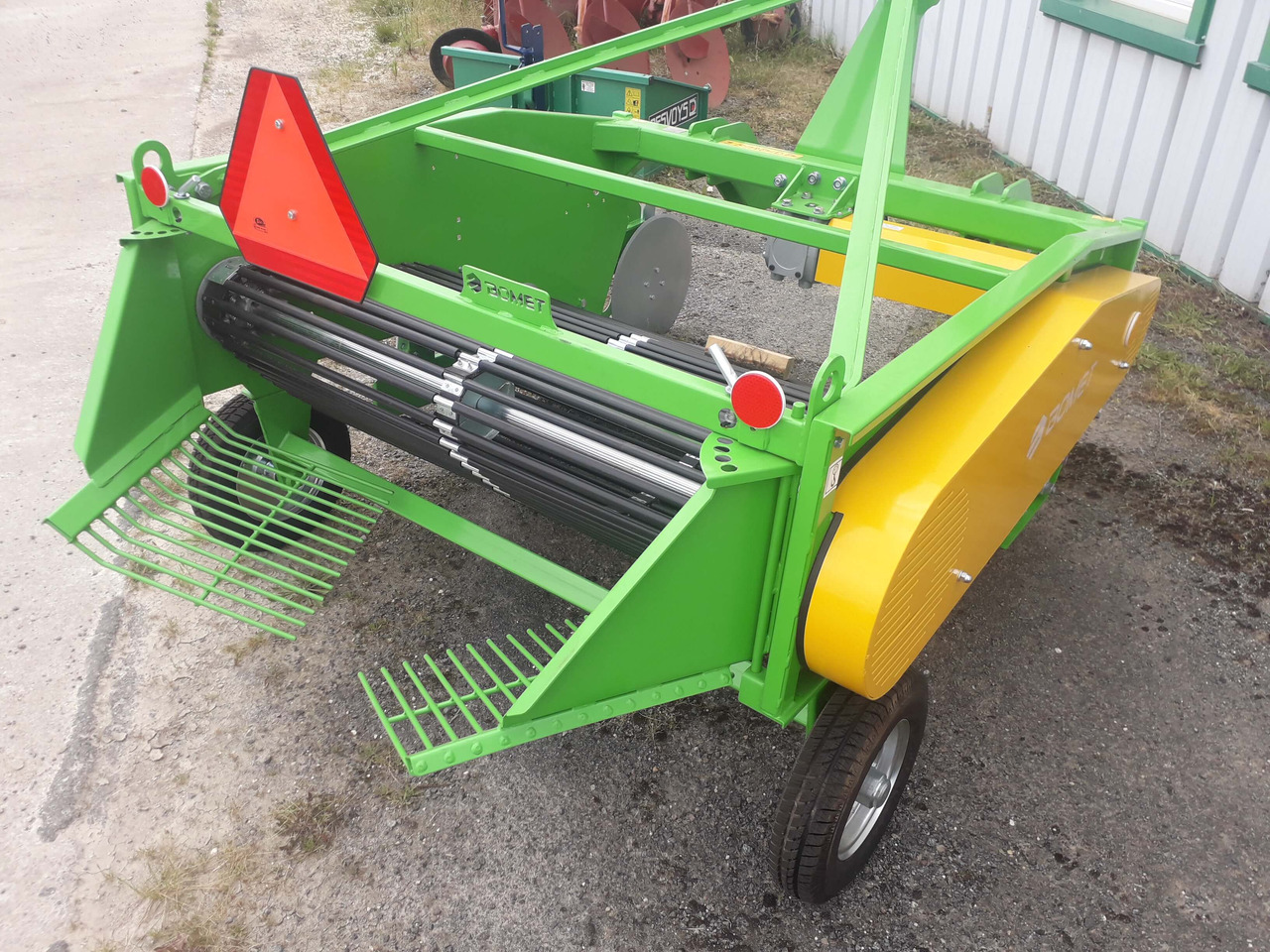 BOMET Arracheuse à Pommes de Terre UPUS - Máy thu hoạch khoai tây: hình 3 BOMET Arracheuse à Pommes de Terre UPUS - Máy thu hoạch khoai tây: hình 3