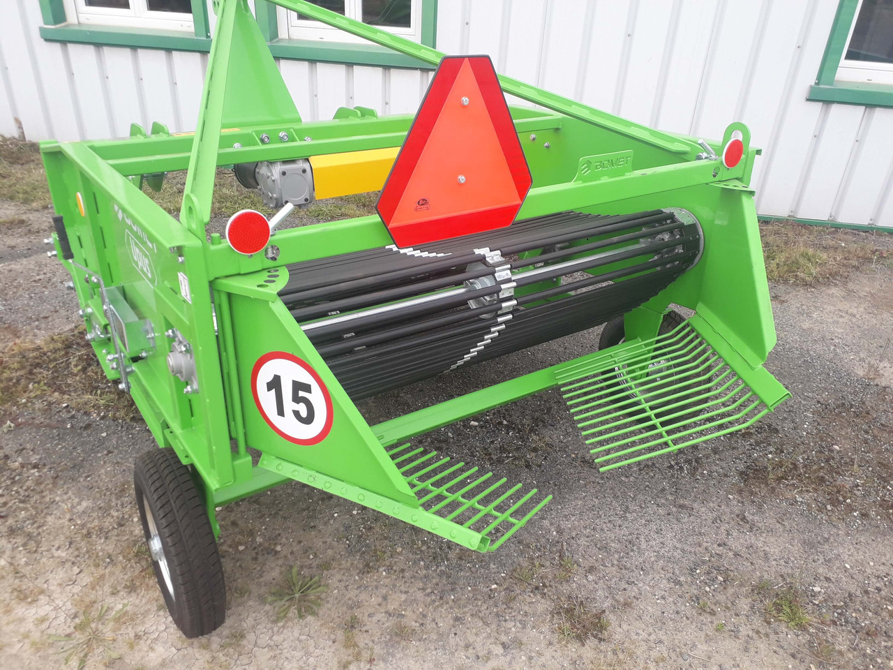 BOMET Arracheuse à Pommes de Terre UPUS - Máy thu hoạch khoai tây: hình 2 BOMET Arracheuse à Pommes de Terre UPUS - Máy thu hoạch khoai tây: hình 2