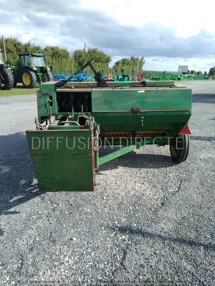 JOHN DEERE PRESSE MOYENNE DENSITE CB 300 - Máy đóng kiện vuông: hình 2 JOHN DEERE PRESSE MOYENNE DENSITE CB 300 - Máy đóng kiện vuông: hình 2