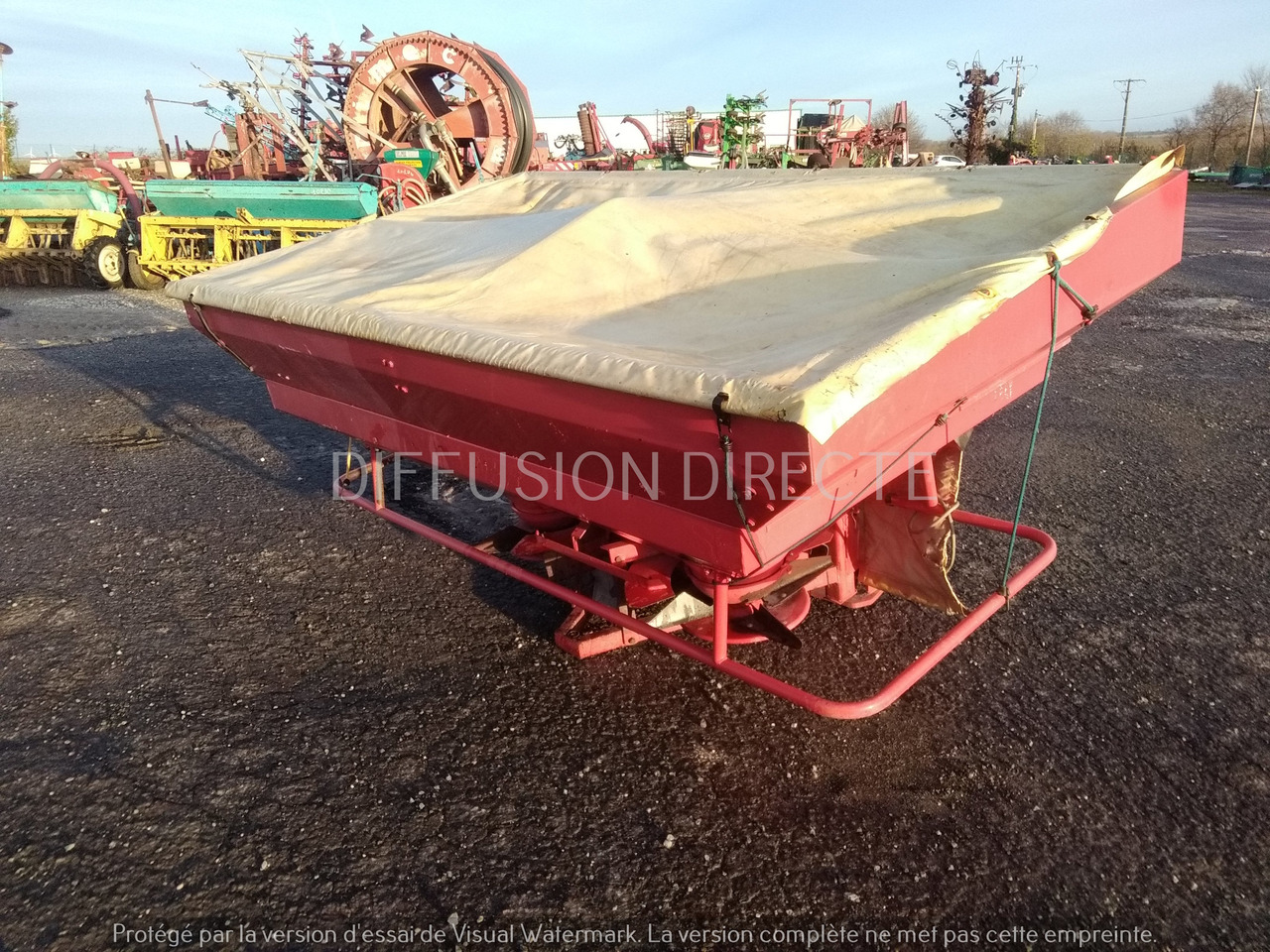 LELY DISTRIBUTEUR D'ENGRAIS CENTERMATIC PESEE - Máy rải phân bón: hình 3 LELY DISTRIBUTEUR D'ENGRAIS CENTERMATIC PESEE - Máy rải phân bón: hình 3