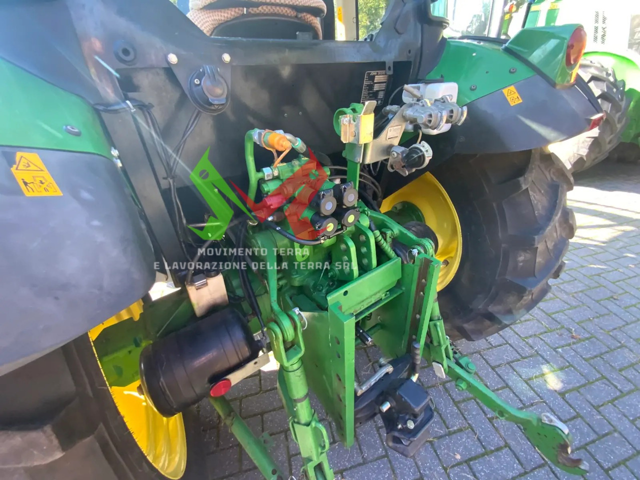 John Deere 5090G - Máy cày: hình 2 John Deere 5090G - Máy cày: hình 2