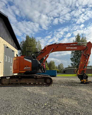 HitachiZX225USLC-7 + Engcon - Máy xúc bánh xích: hình 3 HitachiZX225USLC-7 + Engcon - Máy xúc bánh xích: hình 3