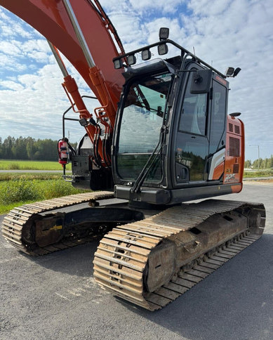 HitachiZX225USLC-7 + Engcon - Máy xúc bánh xích: hình 4 HitachiZX225USLC-7 + Engcon - Máy xúc bánh xích: hình 4