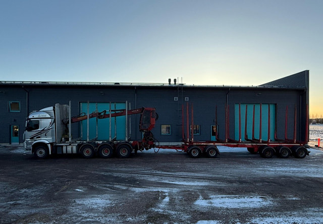 Mercedes-BenzArocs 8x4 - Xe chở gỗ, Xe cẩu tự hành: hình 3 Mercedes-BenzArocs 8x4 - Xe chở gỗ, Xe cẩu tự hành: hình 3