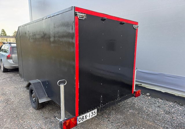 Umpiperäkärry - Rơ moóc xe hơi: hình 3 Umpiperäkärry - Rơ moóc xe hơi: hình 3