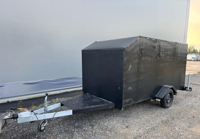 Umpiperäkärry - Rơ moóc xe hơi: hình 1 Umpiperäkärry - Rơ moóc xe hơi: hình 1