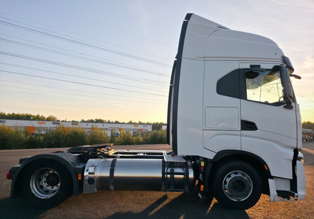 IvecoS-Way 460 4x2 LNG / LBG - Xe đầu kéo: hình 5 IvecoS-Way 460 4x2 LNG / LBG - Xe đầu kéo: hình 5