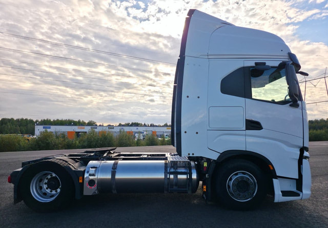 IvecoS-Way 460 4x2 LNG / LBG - Xe đầu kéo: hình 5 IvecoS-Way 460 4x2 LNG / LBG - Xe đầu kéo: hình 5