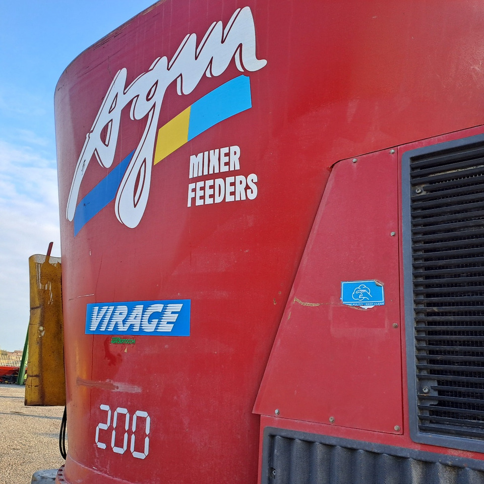 CARRO MISCELATORE SEMOVENTE AGM MIRAGE 200 - Xe trộn thức ăn gia súc: hình 4 CARRO MISCELATORE SEMOVENTE AGM MIRAGE 200 - Xe trộn thức ăn gia súc: hình 4