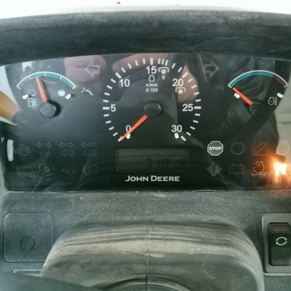 JOHN DEERE 5070 M - Máy cày: hình 5 JOHN DEERE 5070 M - Máy cày: hình 5