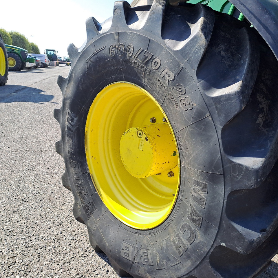 Máy cày JOHN DEERE 6210R: hình 8 Máy cày JOHN DEERE 6210R: hình 8
