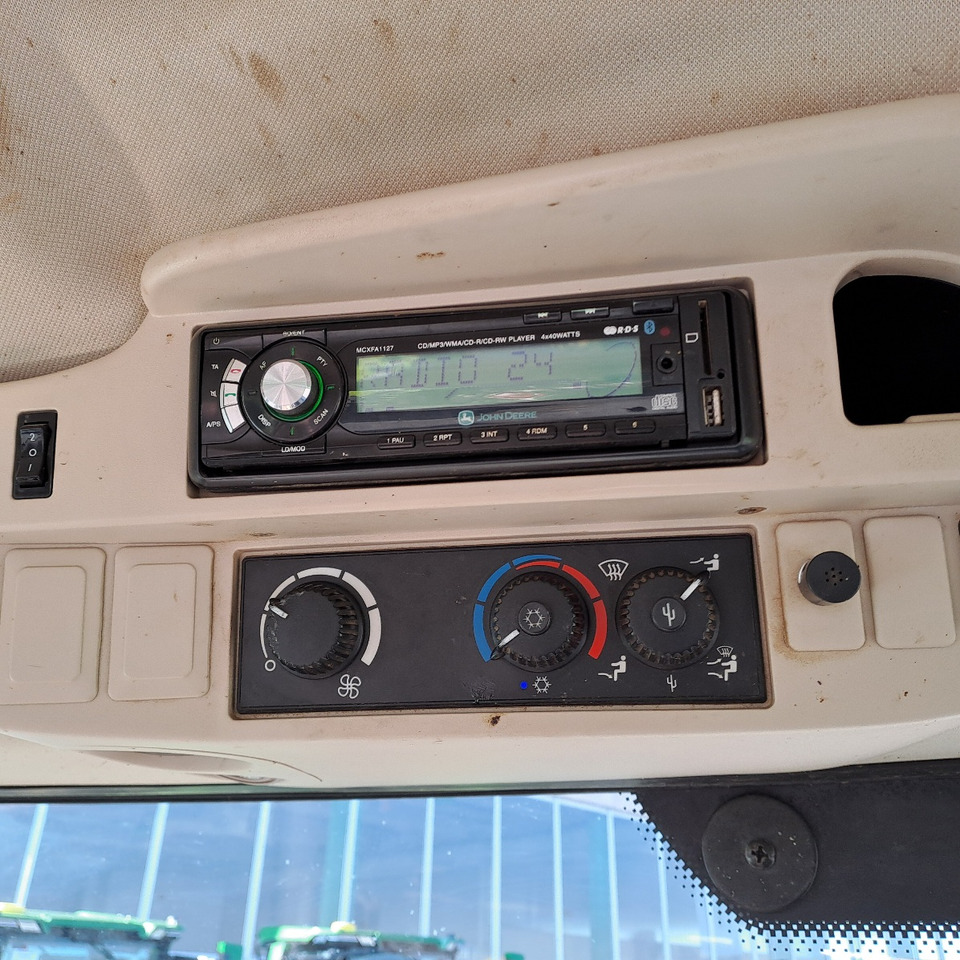 Máy cày JOHN DEERE 6210R: hình 14 Máy cày JOHN DEERE 6210R: hình 14