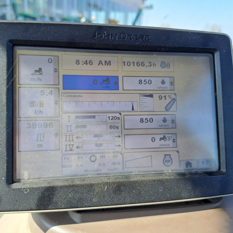 Máy cày JOHN DEERE 6210R: hình 13 Máy cày JOHN DEERE 6210R: hình 13