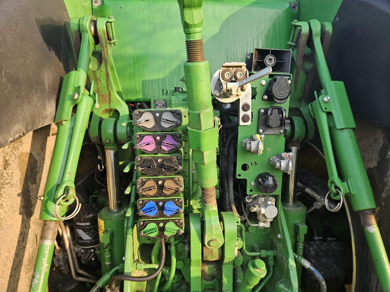 Máy cày JOHN DEERE 8320R: hình 9