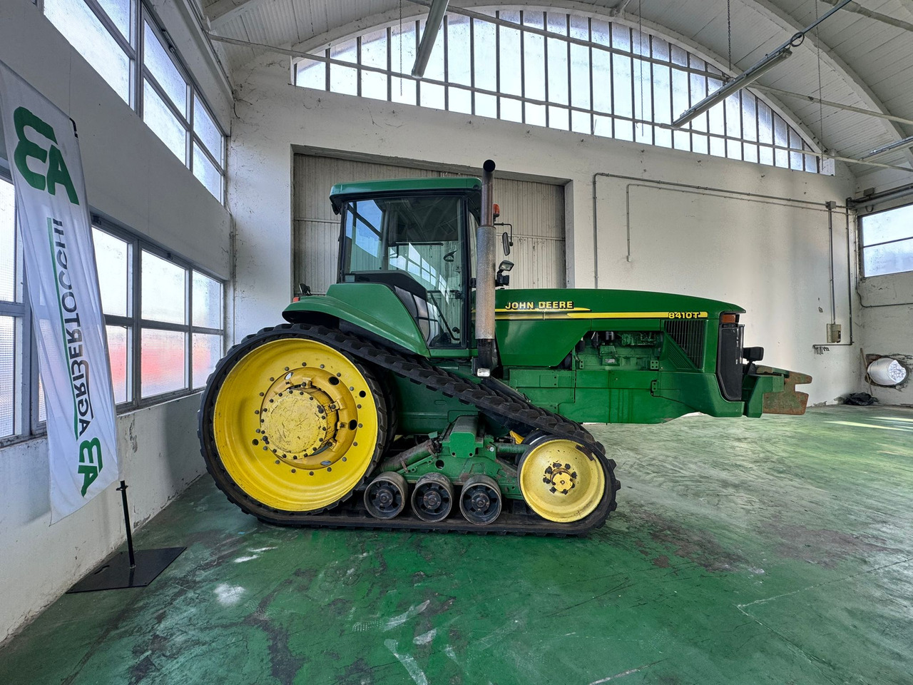 JOHN DEERE 8410T - Máy cày: hình 4 JOHN DEERE 8410T - Máy cày: hình 4