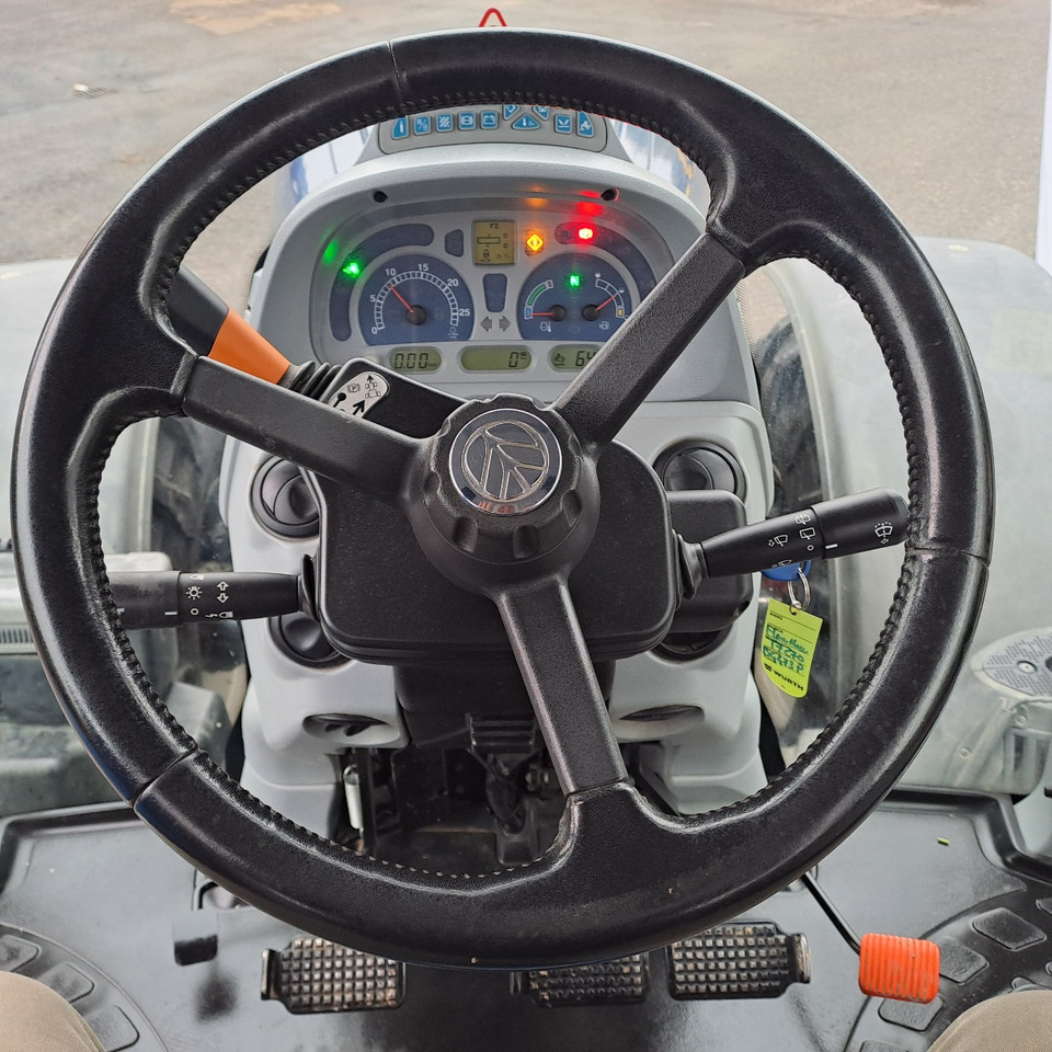 NEW HOLLAND T7.270 BLUEPOWER - Máy cày: hình 2 NEW HOLLAND T7.270 BLUEPOWER - Máy cày: hình 2