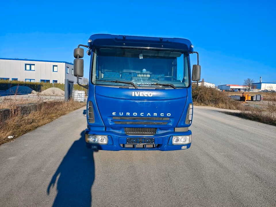 Iveco Eurocargo 90E18 - Xe đầu kéo: hình 2 Iveco Eurocargo 90E18 - Xe đầu kéo: hình 2