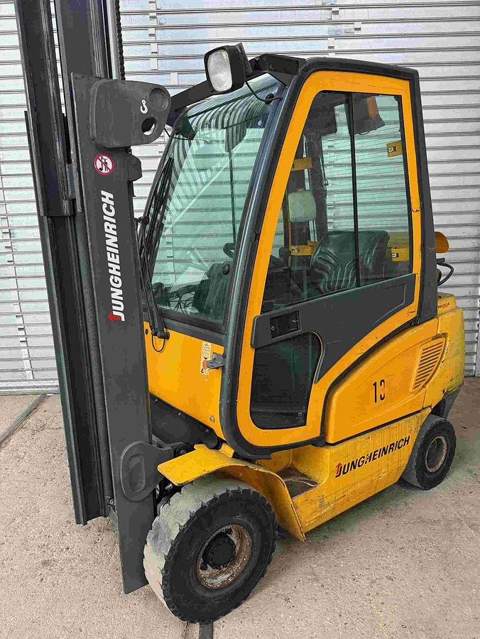 Gabelstapler JUNGHEINRICH, mit Gasantrieb - Xe nâng gas: hình 3 Gabelstapler JUNGHEINRICH, mit Gasantrieb - Xe nâng gas: hình 3