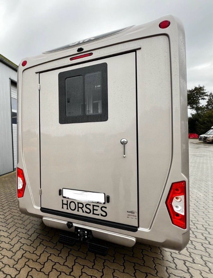 MERCEDES-BENZ Sprinter - Xe tải chở ngựa: hình 3 MERCEDES-BENZ Sprinter - Xe tải chở ngựa: hình 3