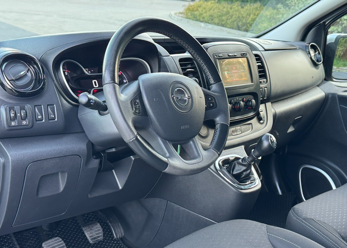 Opel Vivaro 1.6 DCI 145KM 9 osobowy Nawiewy góra dół DOINWESTOWANY Super stan - Xe wagon: hình 5 Opel Vivaro 1.6 DCI 145KM 9 osobowy Nawiewy góra dół DOINWESTOWANY Super stan - Xe wagon: hình 5
