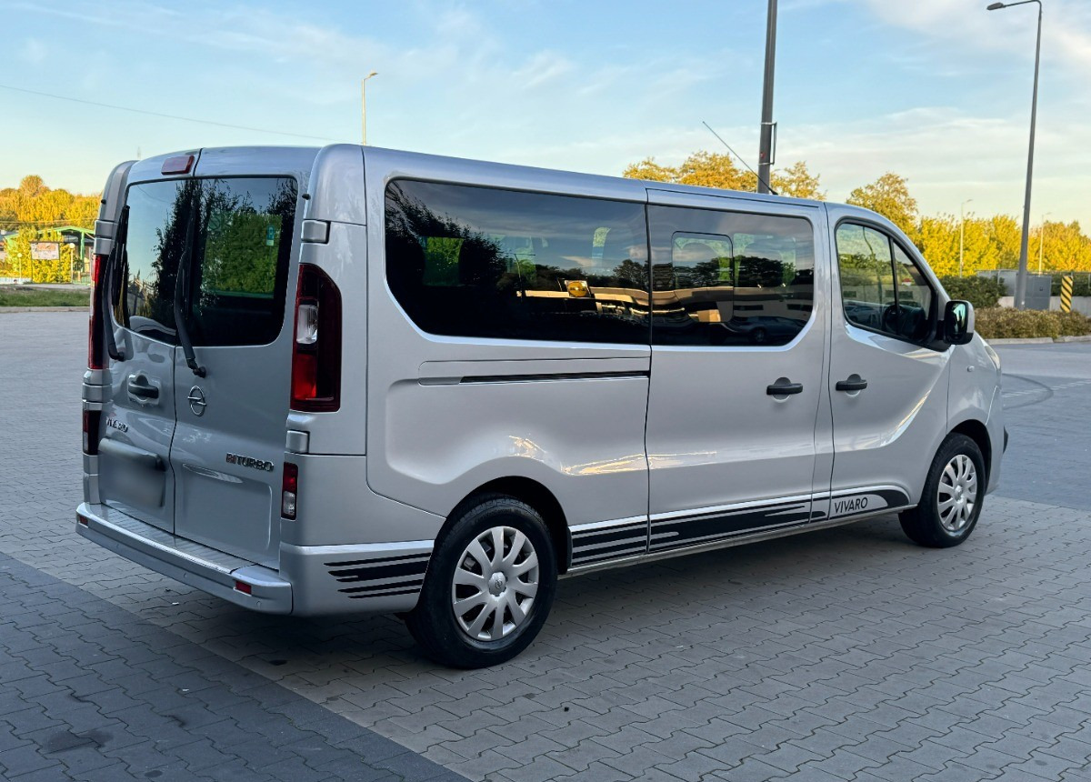 Opel Vivaro 1.6 DCI 145KM 9 osobowy Nawiewy góra dół DOINWESTOWANY Super stan - Xe wagon: hình 4 Opel Vivaro 1.6 DCI 145KM 9 osobowy Nawiewy góra dół DOINWESTOWANY Super stan - Xe wagon: hình 4