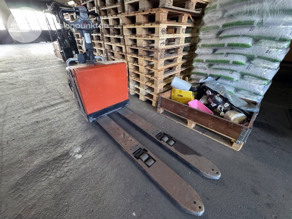 BT LPE 200 - Xe tải nâng pallet: hình 2 BT LPE 200 - Xe tải nâng pallet: hình 2
