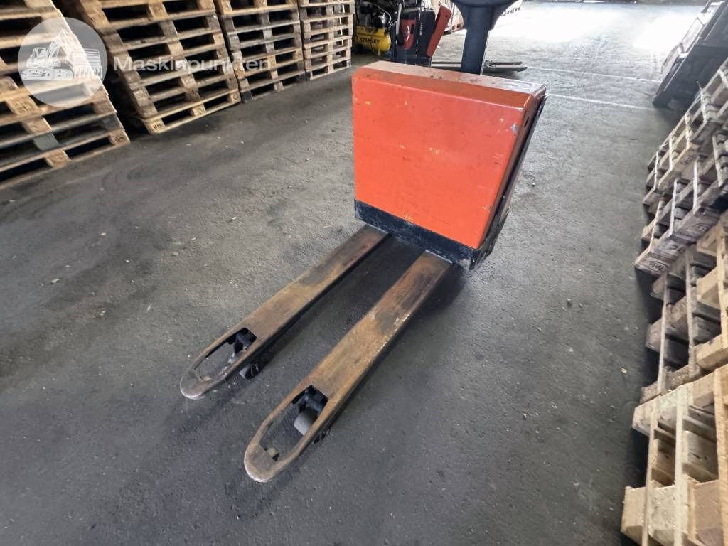 BT LWE 180 - Xe tải nâng pallet: hình 2 BT LWE 180 - Xe tải nâng pallet: hình 2