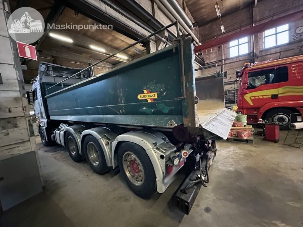 MAN TGX 35.540 - Xe tải nâng móc: hình 5 MAN TGX 35.540 - Xe tải nâng móc: hình 5