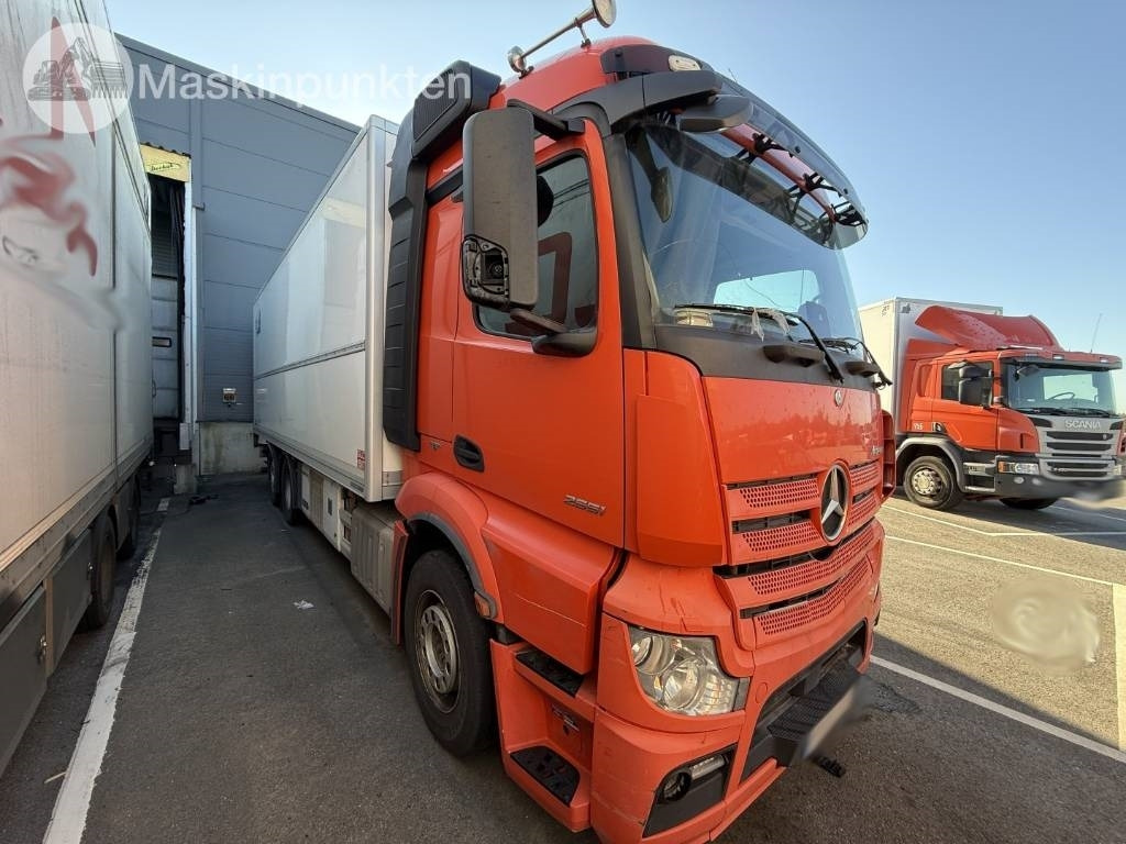 Mercedes-Benz Actros 2551 - Xe tải đông lạnh: hình 3 Mercedes-Benz Actros 2551 - Xe tải đông lạnh: hình 3