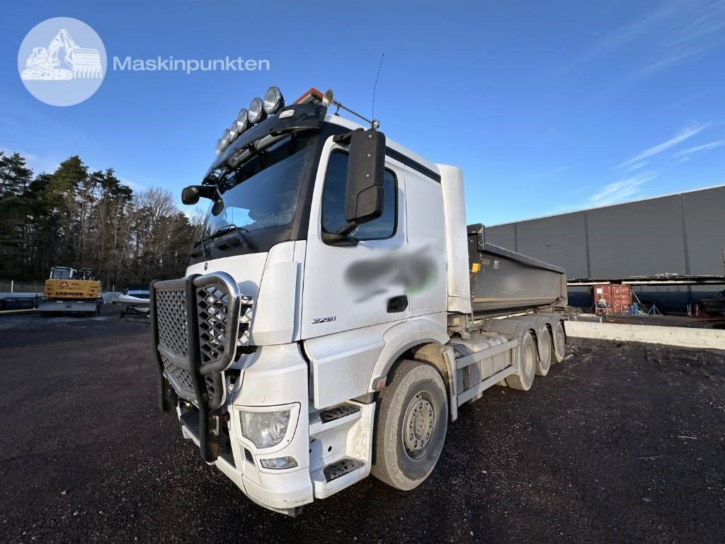 Mercedes-Benz Arocs 3251 - Xe tải nâng móc: hình 1 Mercedes-Benz Arocs 3251 - Xe tải nâng móc: hình 1