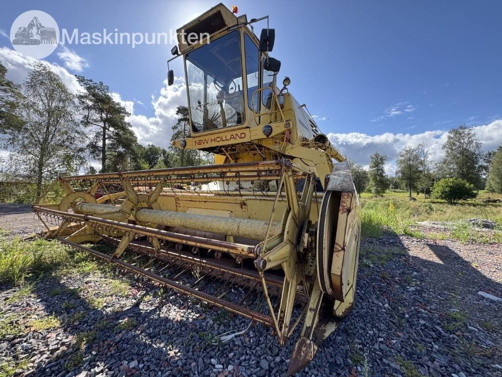 New Holland 1530 - Máy gặt đập: hình 1 New Holland 1530 - Máy gặt đập: hình 1